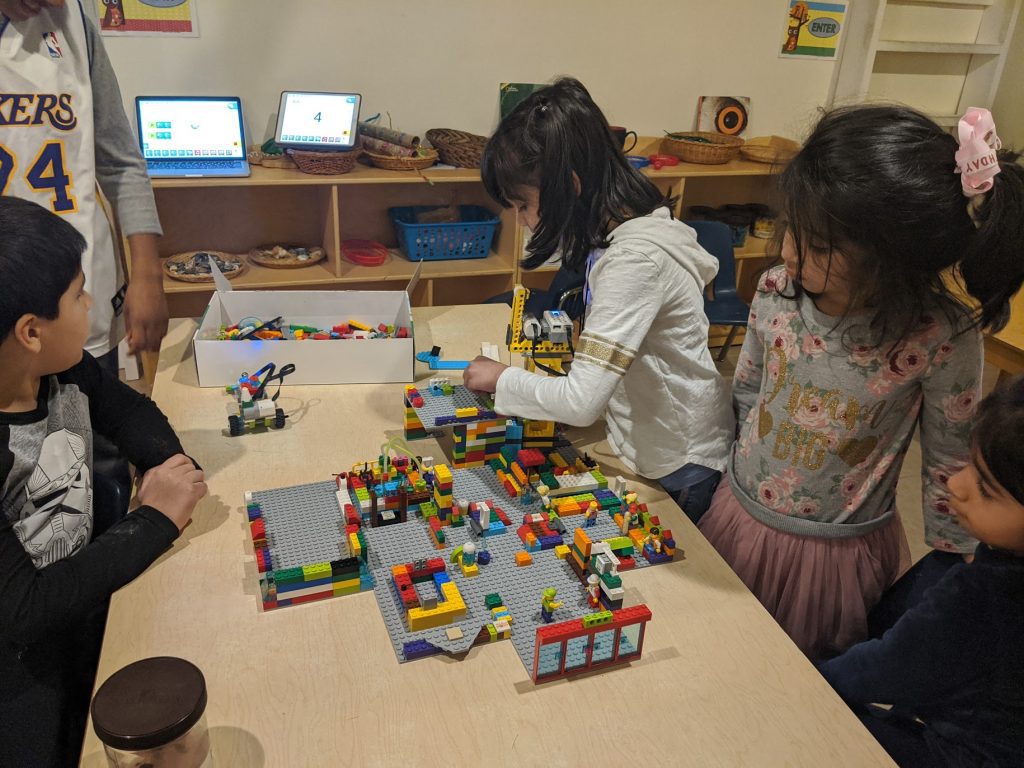 Kids coding with Legos at Al-Hadi